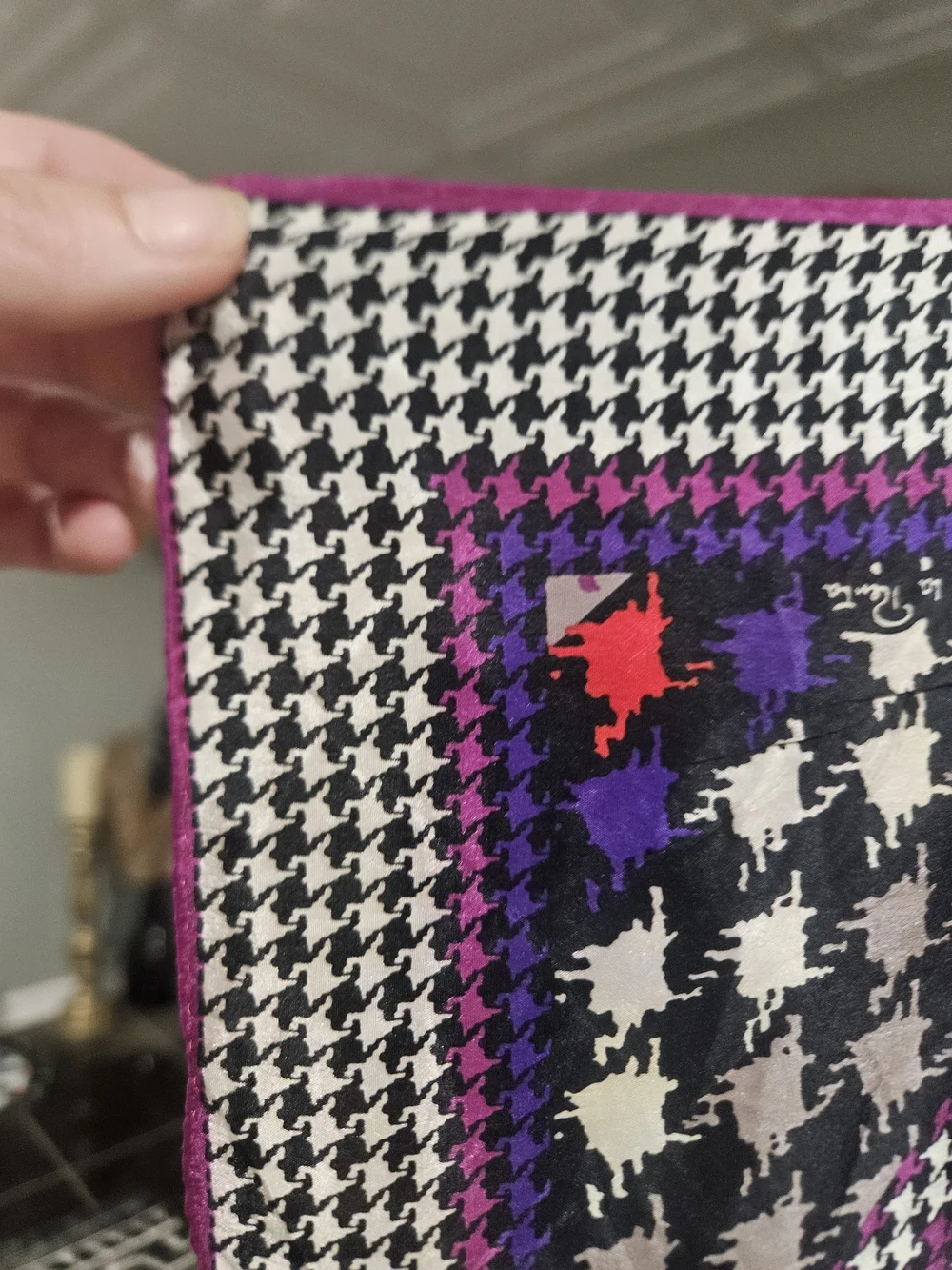 Vintage Oscar de la Renta 100% Silk Houndstooth Square Scarf Purple Black